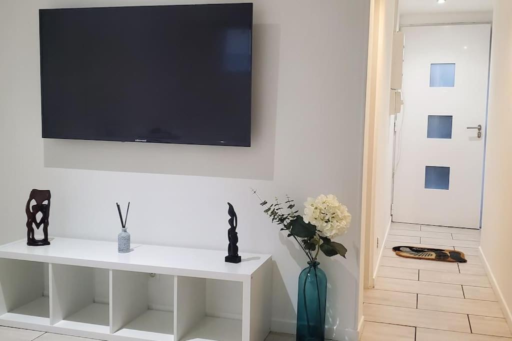 Tulsa Home - Superbe Appartement De Deux Chambres - Avec Terrasse Privee Osny Екстериор снимка